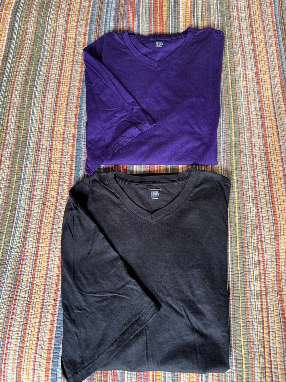 Set of 2! Men's 2XLT V-Neck Short Sleeve T-Shirts Amazon Essentials Purple Black